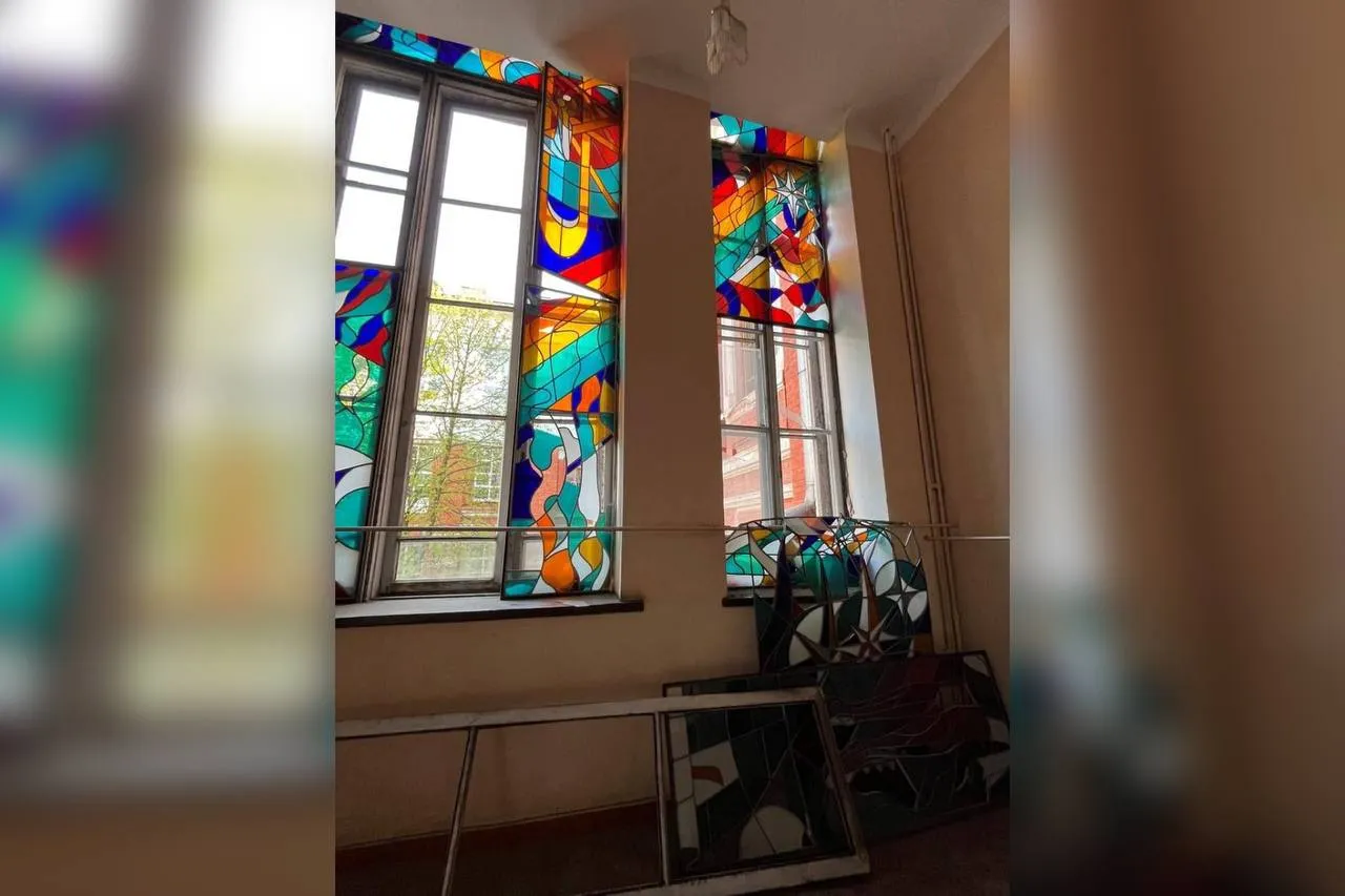 Вітражам було вже понад 100 років Вітражам було вже понад 100 років