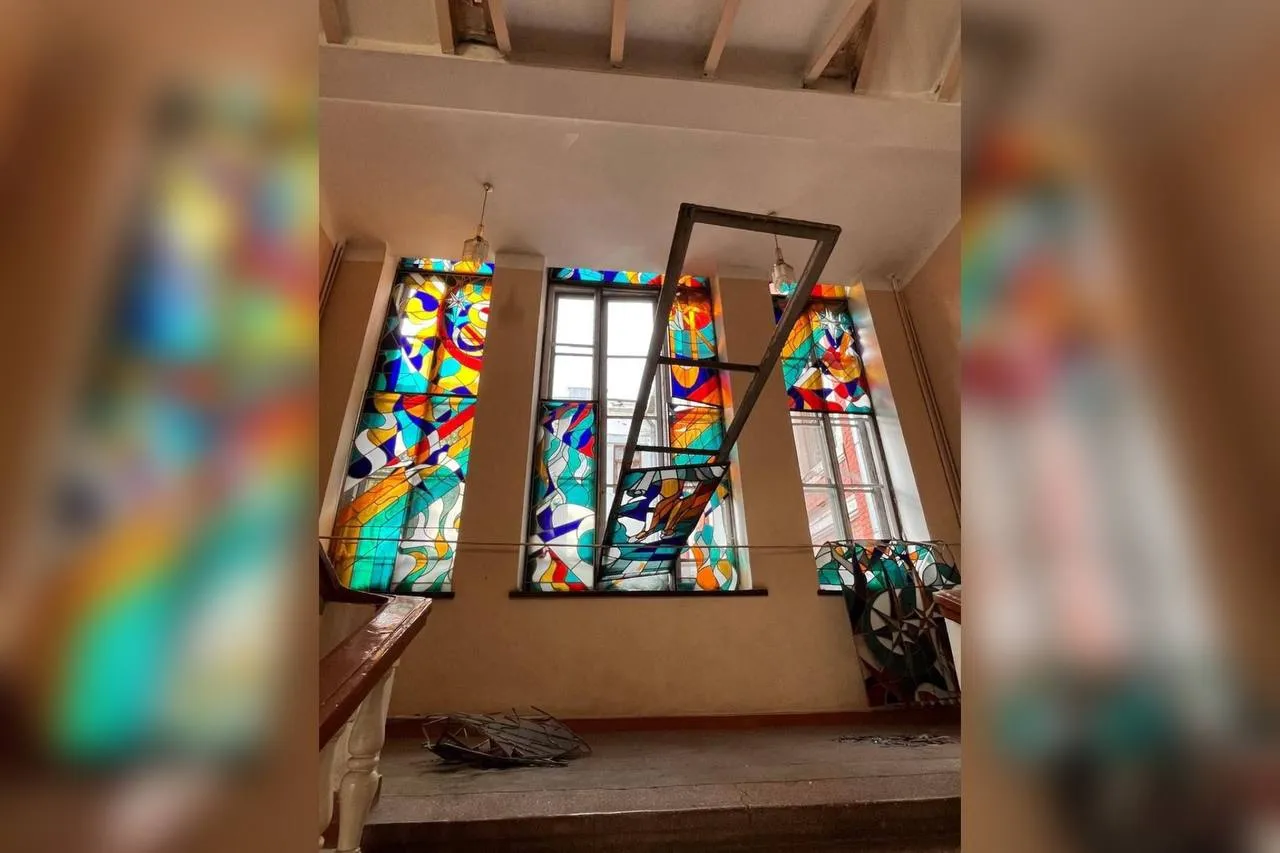 Вибуховою хвилею вибило вітражіі Вибуховою хвилею вибило вітражіі