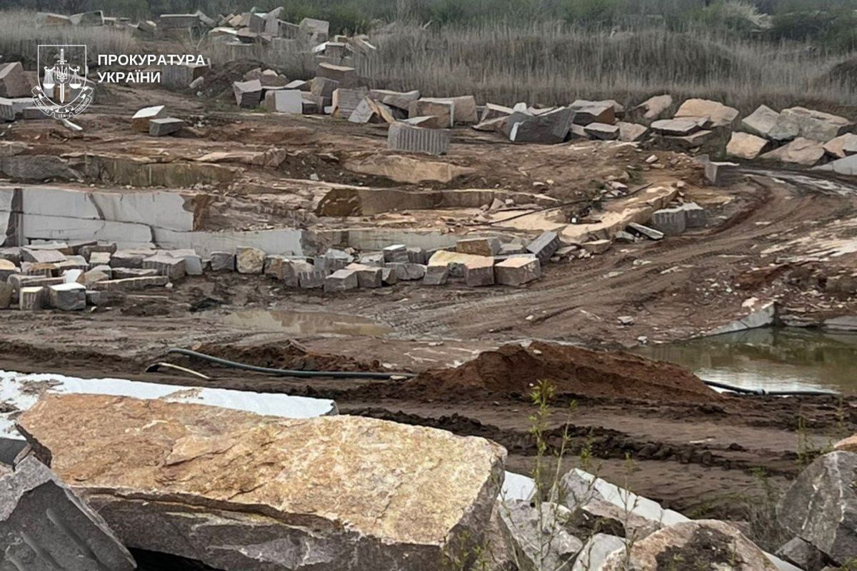 Прокурори в апеляційній інстанції підтвердили незаконність передачі підприємству права на видобуток граніту на південній частині ділянки “Водопад” Токівського родовища у Дніпропетровській області