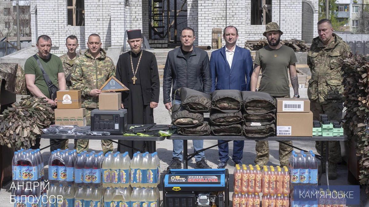 У Кам’янському передали допомогу військовим полку «Айдар»