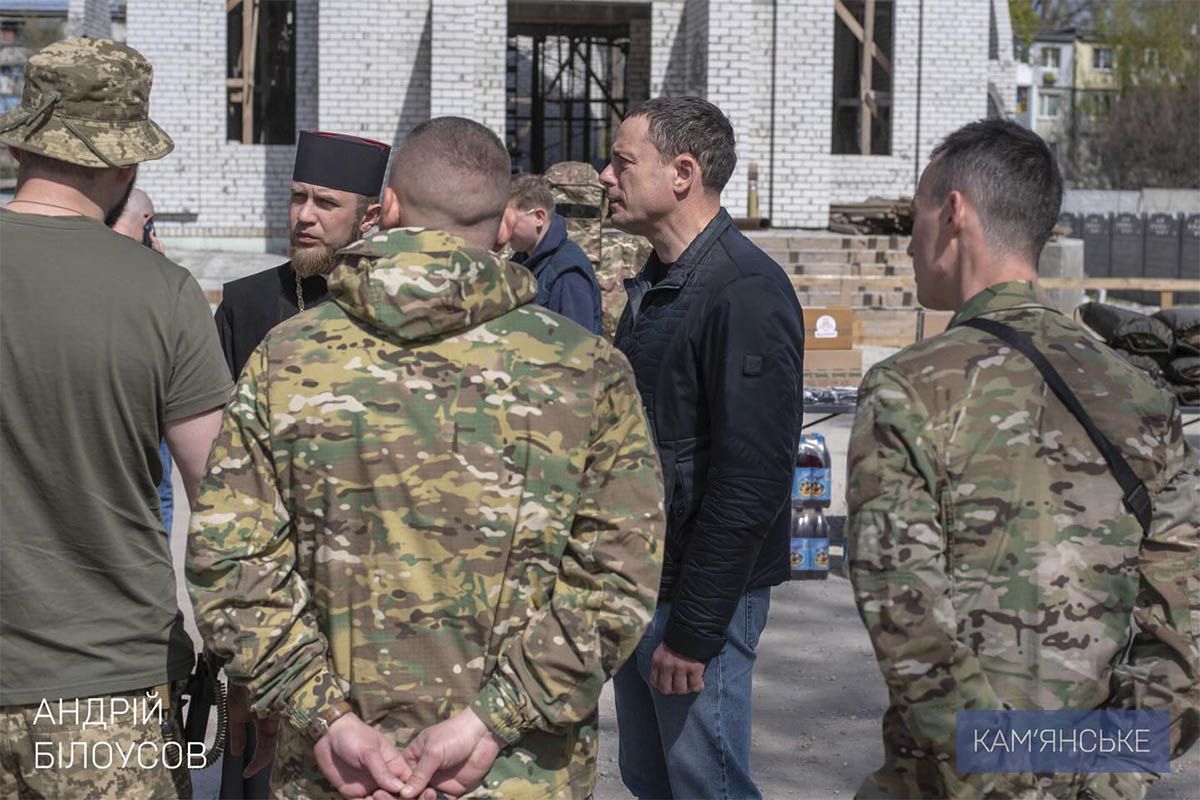 У Кам’янському передали допомогу військовим полку «Айдар» 3