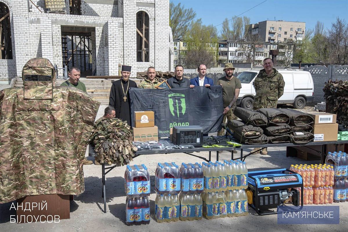 У Кам’янському передали допомогу військовим полку «Айдар» 4