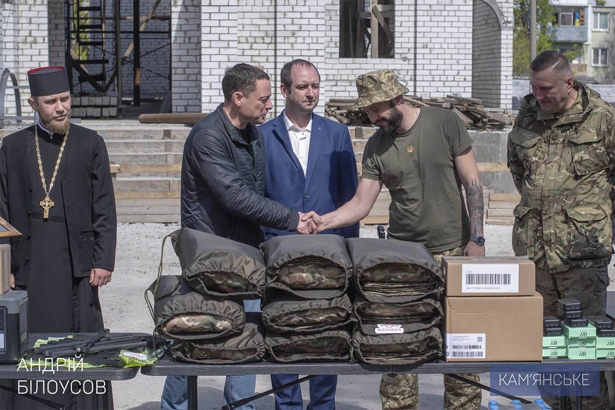 У Кам’янському передали допомогу військовим полку «Айдар» 5