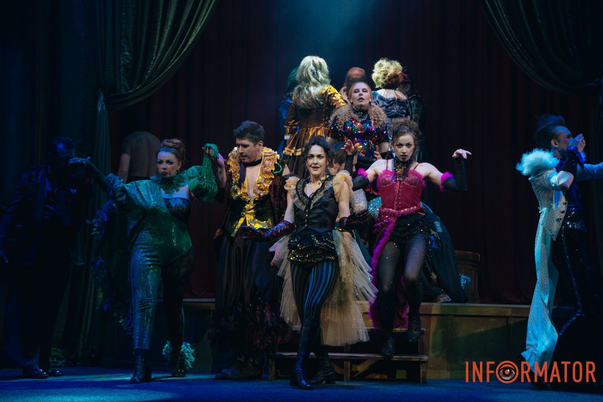 Танці, закулісні пригоди та гротеск: у дніпровському ДРАМіКОМі готують прем’єру вистави-кабаре «Шантрапа» 31