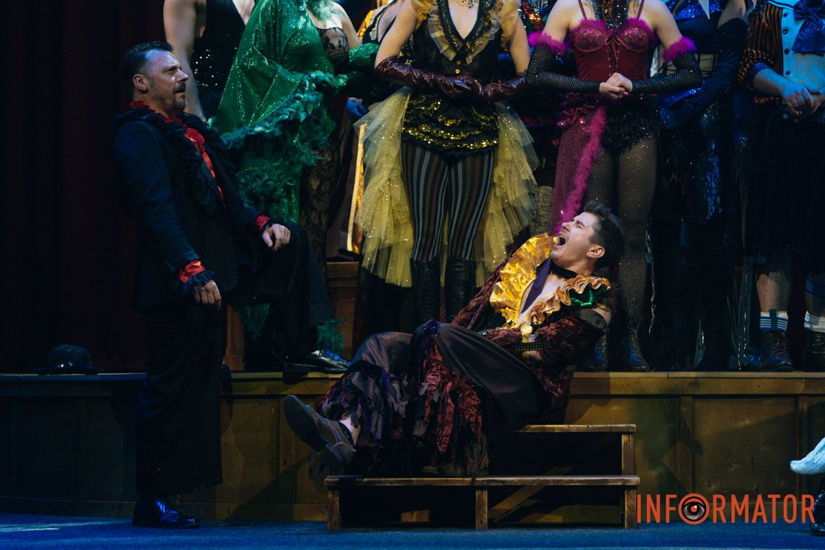 Танці, закулісні пригоди та гротеск: у дніпровському ДРАМіКОМі готують прем’єру вистави-кабаре «Шантрапа» 75