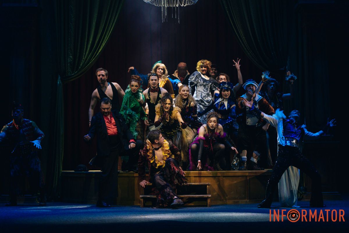 Танці, закулісні пригоди та гротеск: у дніпровському ДРАМіКОМі готують прем’єру вистави-кабаре «Шантрапа» 37