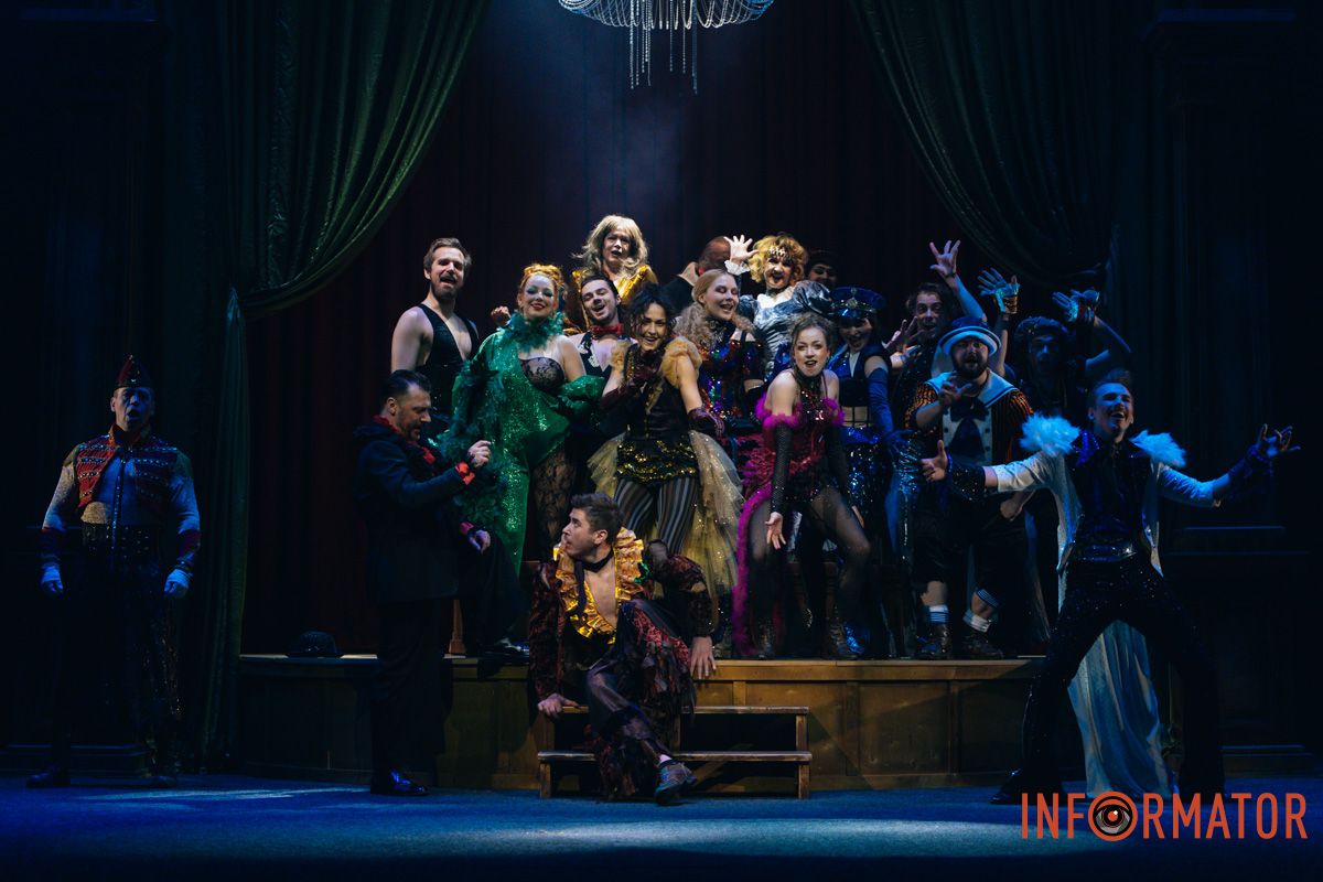 Танці, закулісні пригоди та гротеск: у дніпровському ДРАМіКОМі готують прем’єру вистави-кабаре «Шантрапа» 81