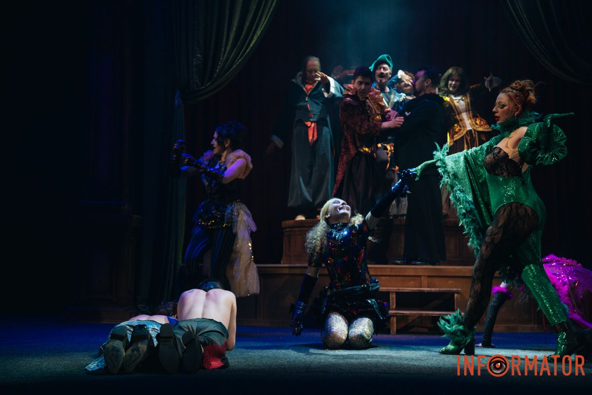 Танці, закулісні пригоди та гротеск: у дніпровському ДРАМіКОМі готують прем’єру вистави-кабаре «Шантрапа» 77