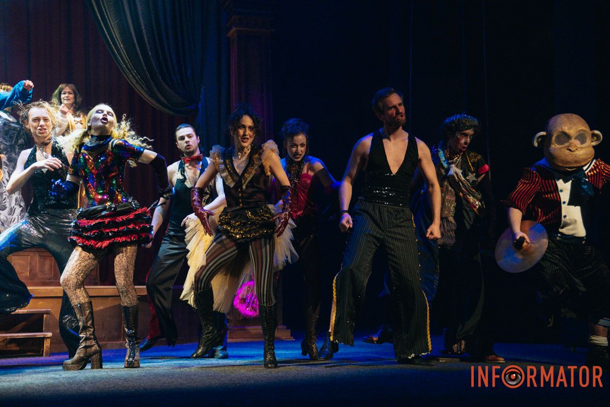 Танці, закулісні пригоди та гротеск: у дніпровському ДРАМіКОМі готують прем’єру вистави-кабаре «Шантрапа» 76