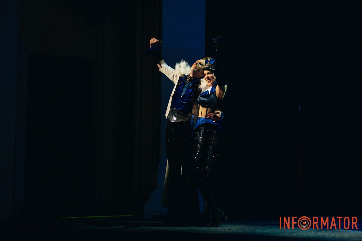 Танці, закулісні пригоди та гротеск: у дніпровському ДРАМіКОМі готують прем’єру вистави-кабаре «Шантрапа» 46