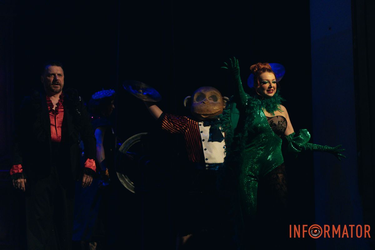 Танці, закулісні пригоди та гротеск: у дніпровському ДРАМіКОМі готують прем’єру вистави-кабаре «Шантрапа» 39