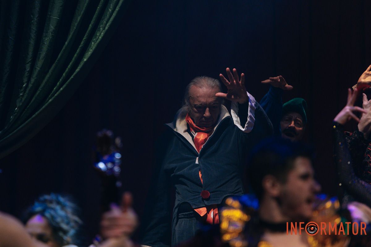 Танці, закулісні пригоди та гротеск: у дніпровському ДРАМіКОМі готують прем’єру вистави-кабаре «Шантрапа» 38