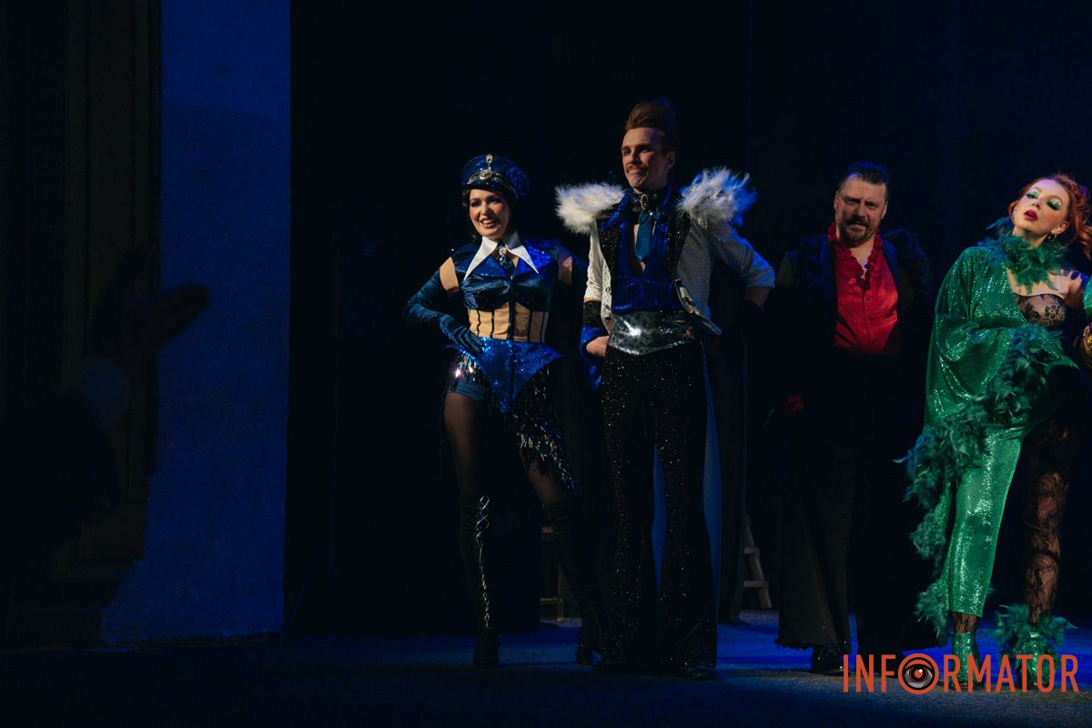 Танці, закулісні пригоди та гротеск: у дніпровському ДРАМіКОМі готують прем’єру вистави-кабаре «Шантрапа» 83