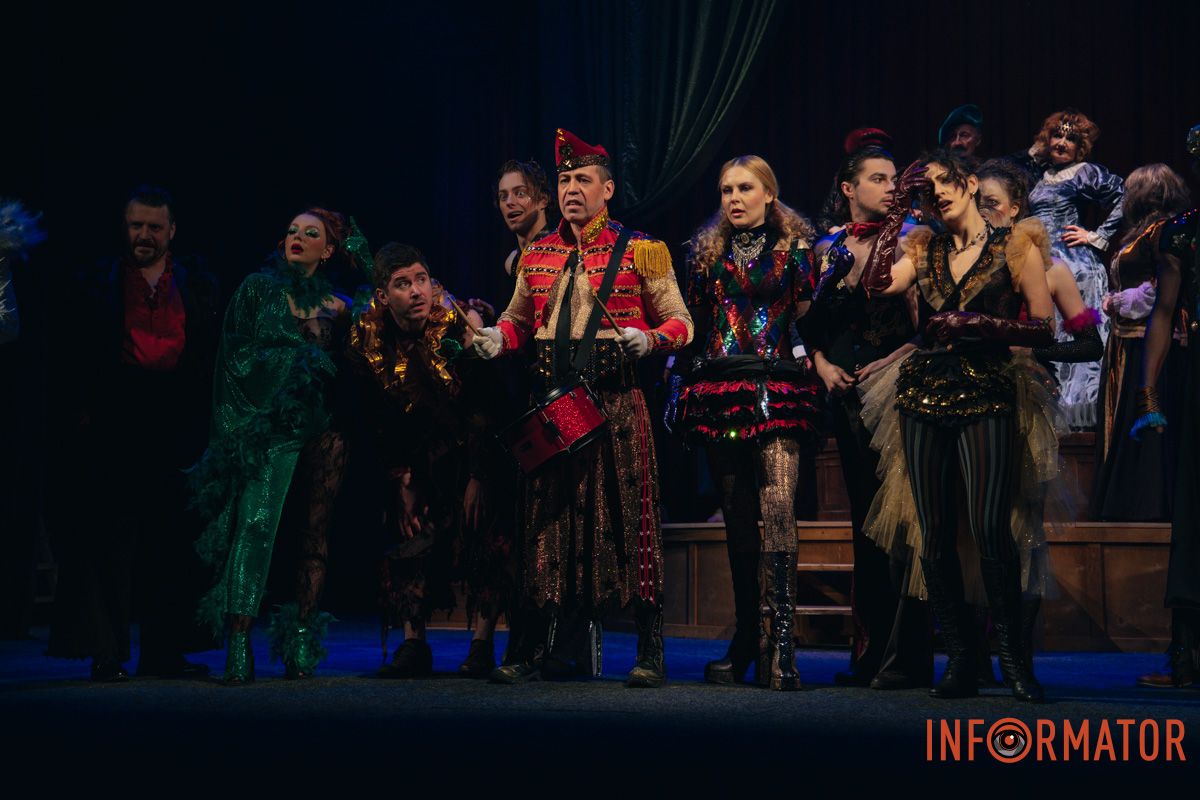 Танці, закулісні пригоди та гротеск: у дніпровському ДРАМіКОМі готують прем’єру вистави-кабаре «Шантрапа» 49