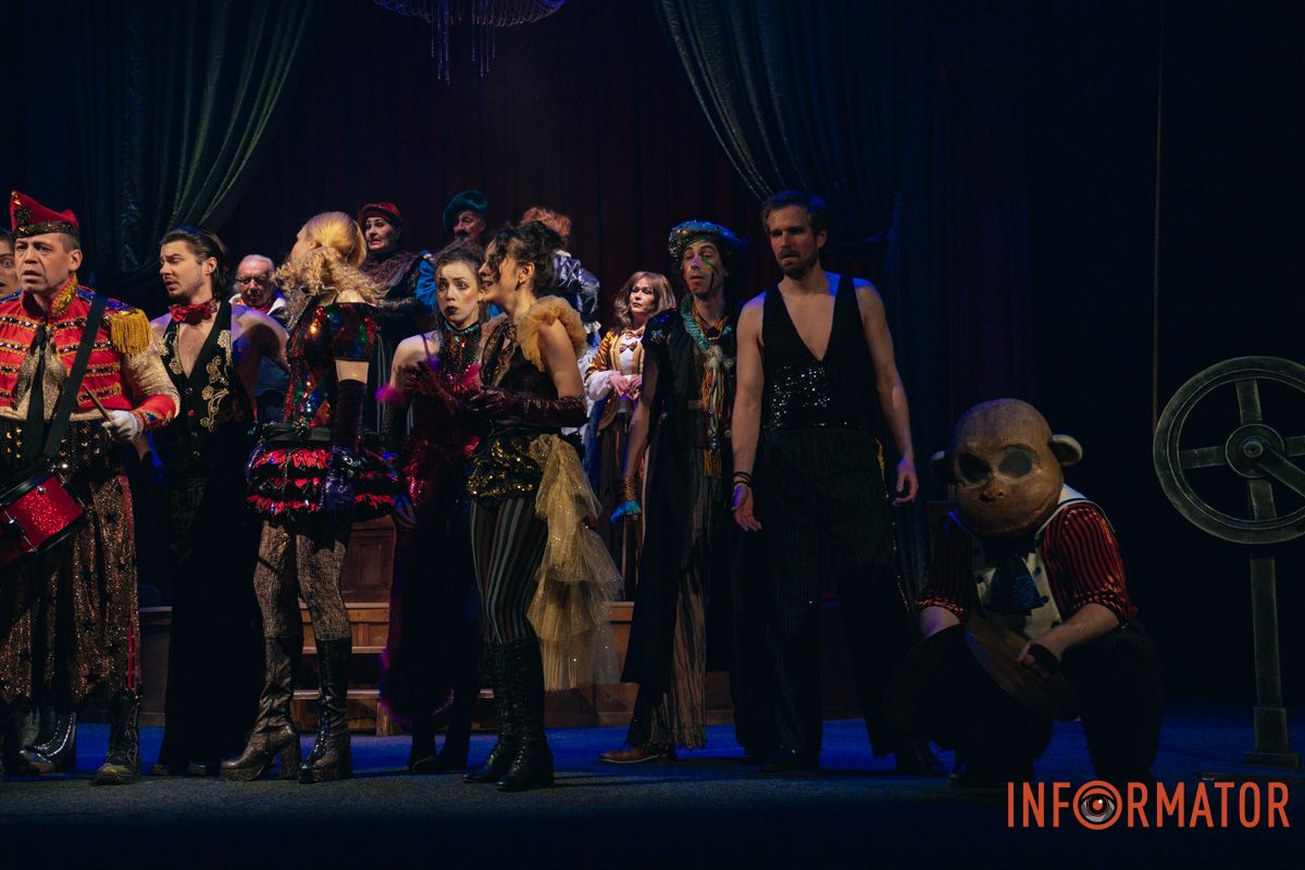 Танці, закулісні пригоди та гротеск: у дніпровському ДРАМіКОМі готують прем’єру вистави-кабаре «Шантрапа» 41