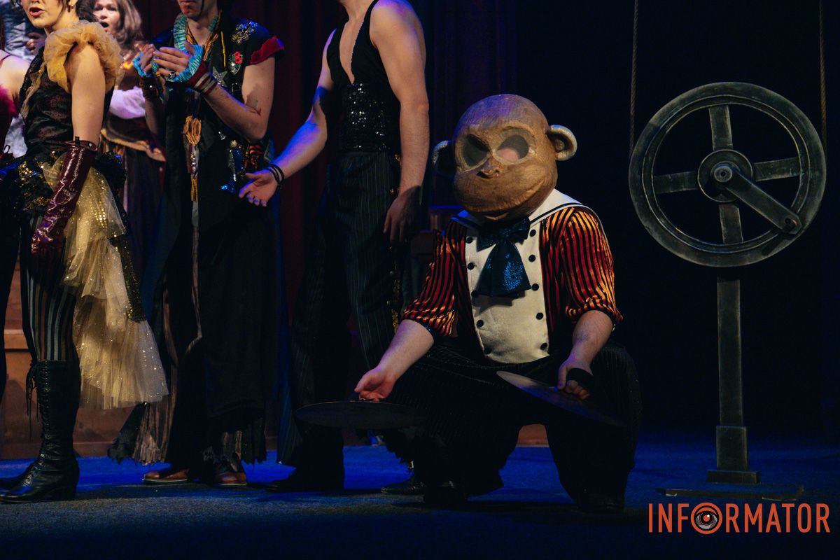 Танці, закулісні пригоди та гротеск: у дніпровському ДРАМіКОМі готують прем’єру вистави-кабаре «Шантрапа» 43