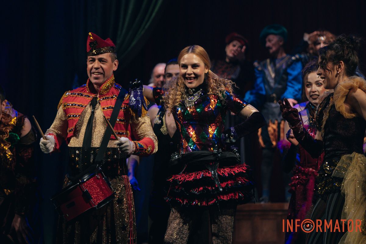 Танці, закулісні пригоди та гротеск: у дніпровському ДРАМіКОМі готують прем’єру вистави-кабаре «Шантрапа» 91