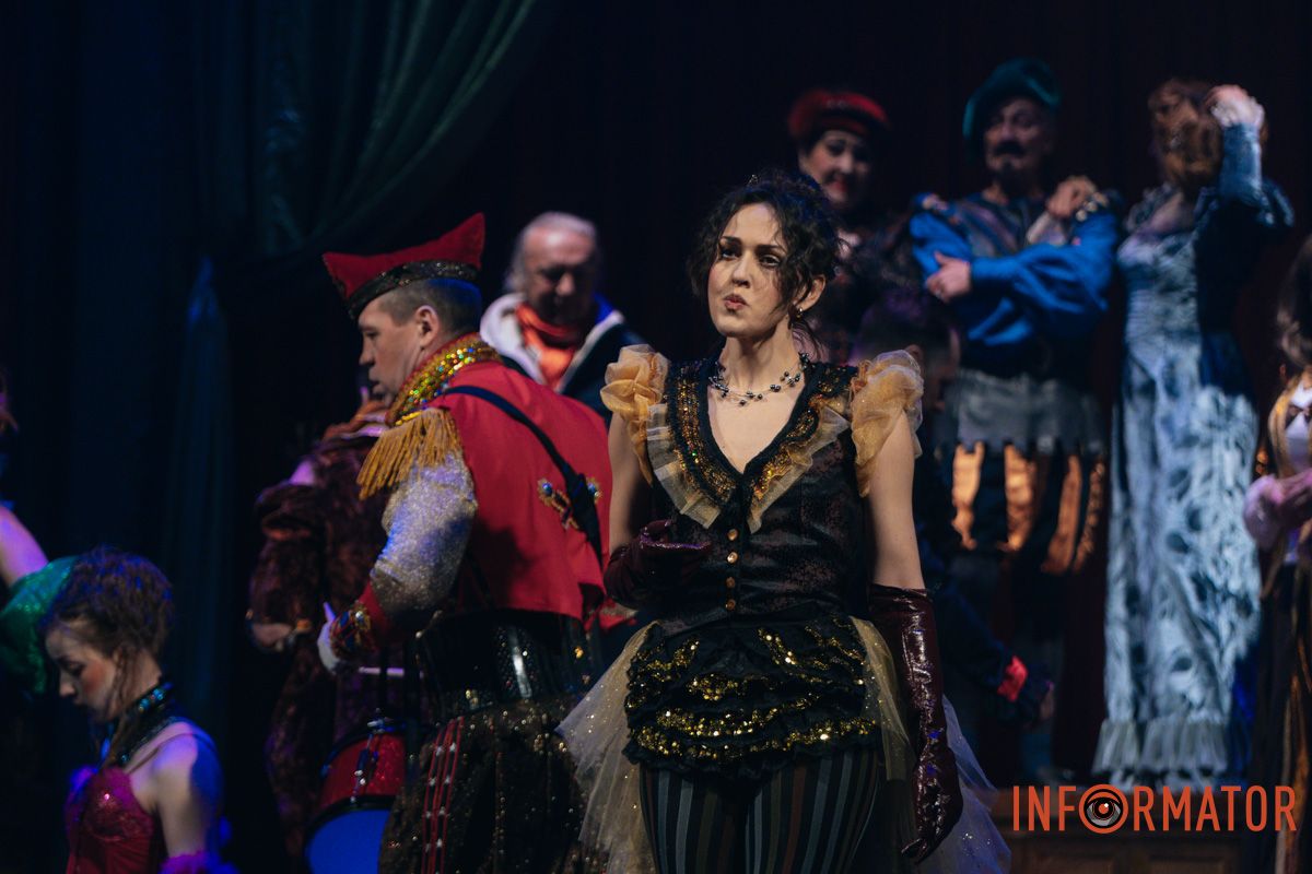 Танці, закулісні пригоди та гротеск: у дніпровському ДРАМіКОМі готують прем’єру вистави-кабаре «Шантрапа» 42