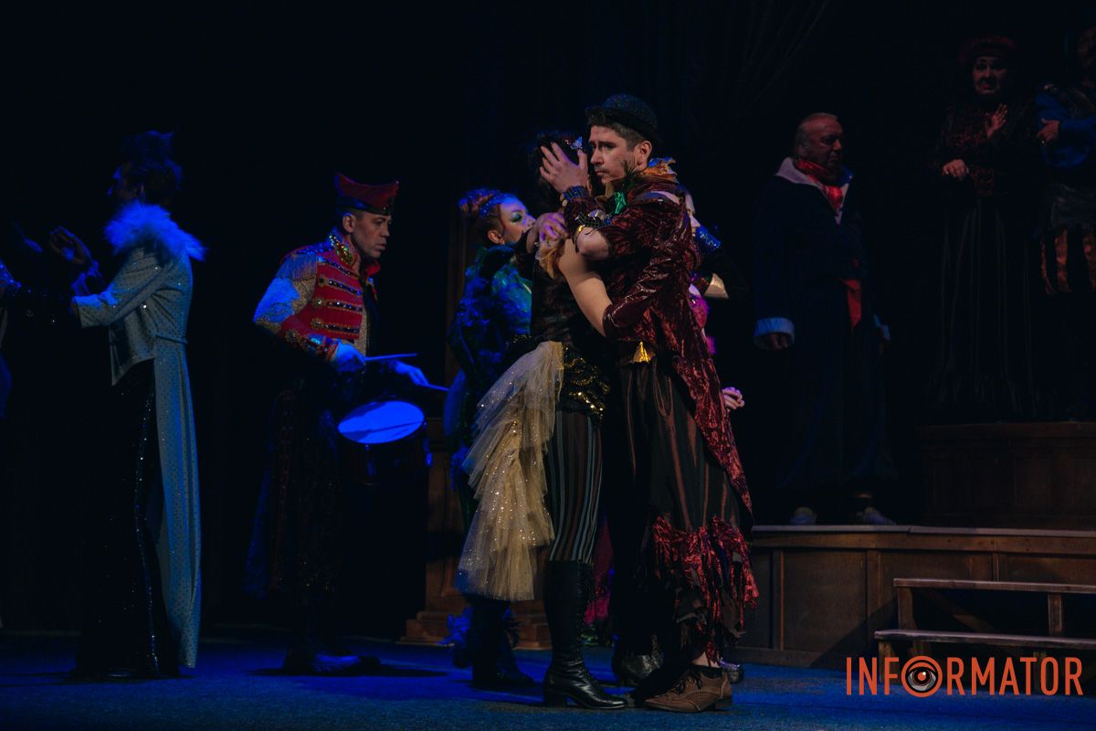 Танці, закулісні пригоди та гротеск: у дніпровському ДРАМіКОМі готують прем’єру вистави-кабаре «Шантрапа» 44