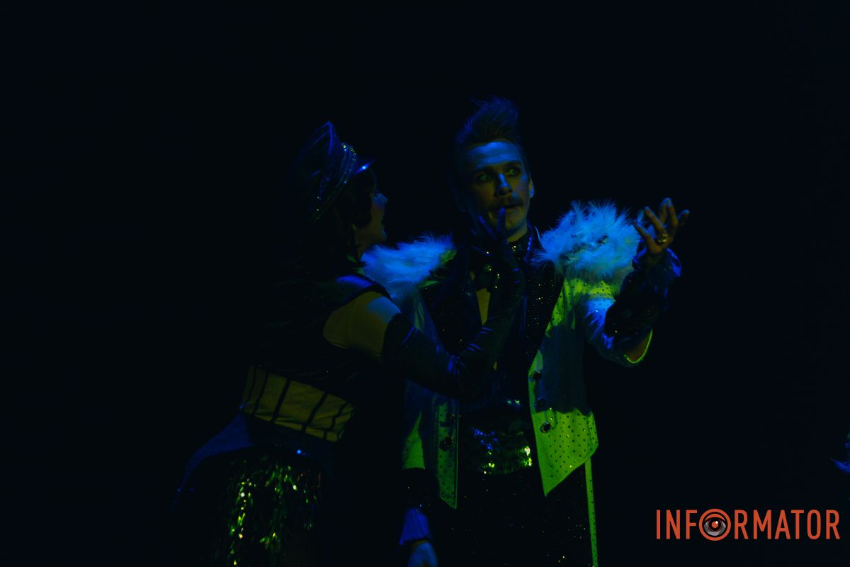 Танці, закулісні пригоди та гротеск: у дніпровському ДРАМіКОМі готують прем’єру вистави-кабаре «Шантрапа» 74