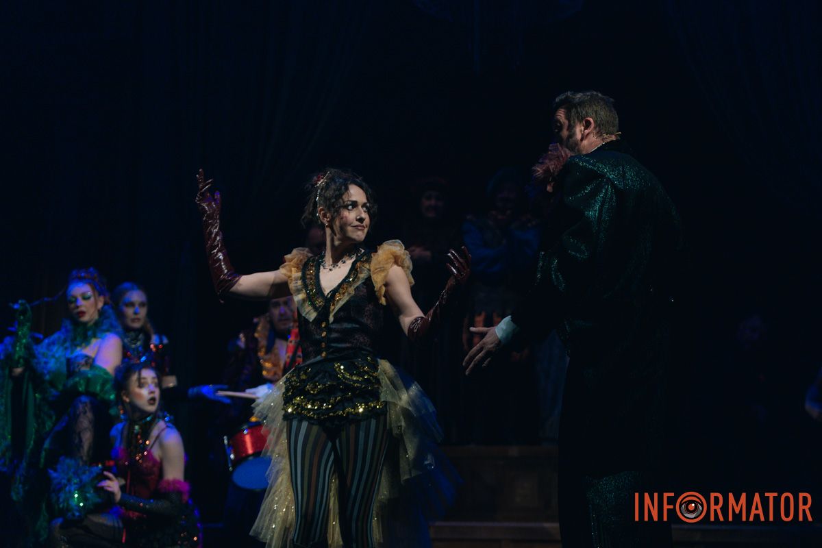 Танці, закулісні пригоди та гротеск: у дніпровському ДРАМіКОМі готують прем’єру вистави-кабаре «Шантрапа» 73