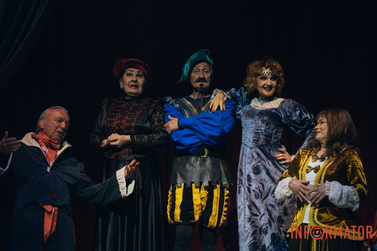 Танці, закулісні пригоди та гротеск: у дніпровському ДРАМіКОМі готують прем’єру вистави-кабаре «Шантрапа» 52