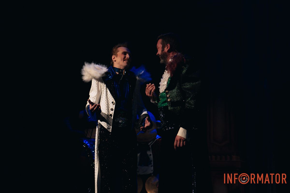 Танці, закулісні пригоди та гротеск: у дніпровському ДРАМіКОМі готують прем’єру вистави-кабаре «Шантрапа» 68