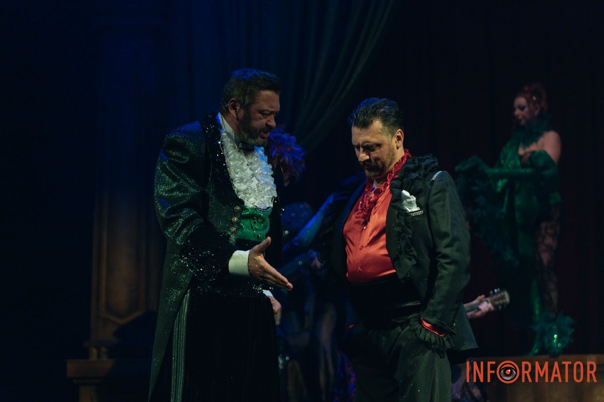 Танці, закулісні пригоди та гротеск: у дніпровському ДРАМіКОМі готують прем’єру вистави-кабаре «Шантрапа» 98