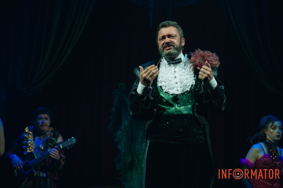 Танці, закулісні пригоди та гротеск: у дніпровському ДРАМіКОМі готують прем’єру вистави-кабаре «Шантрапа» 56