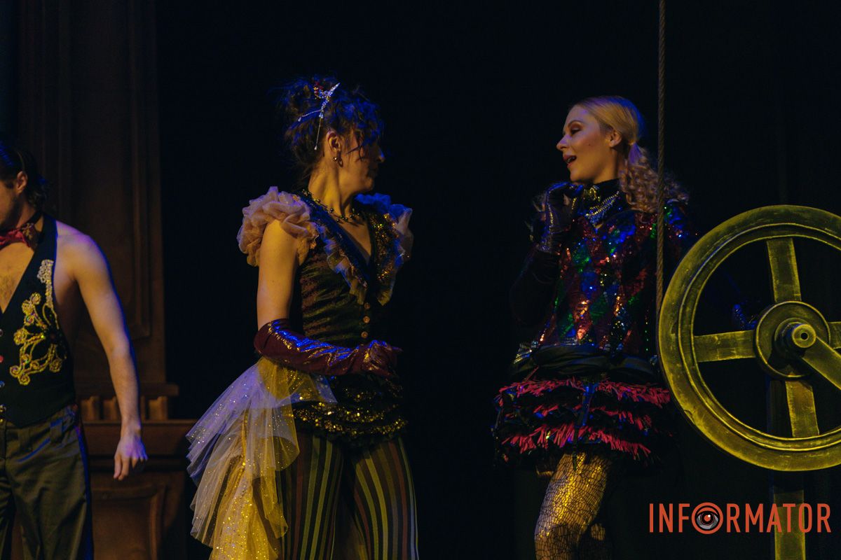 Танці, закулісні пригоди та гротеск: у дніпровському ДРАМіКОМі готують прем’єру вистави-кабаре «Шантрапа» 66