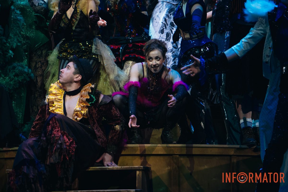 Танці, закулісні пригоди та гротеск: у дніпровському ДРАМіКОМі готують прем’єру вистави-кабаре «Шантрапа» 62