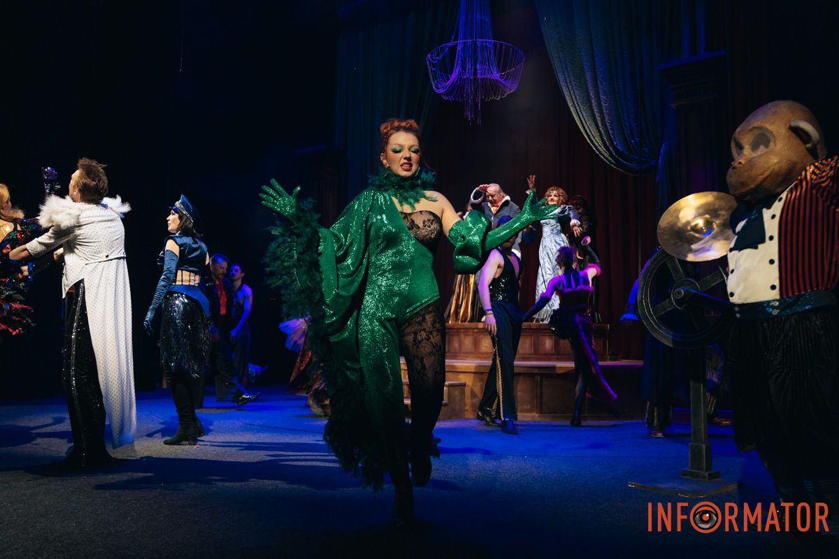 Танці, закулісні пригоди та гротеск: у дніпровському ДРАМіКОМі готують прем’єру вистави-кабаре «Шантрапа» 58