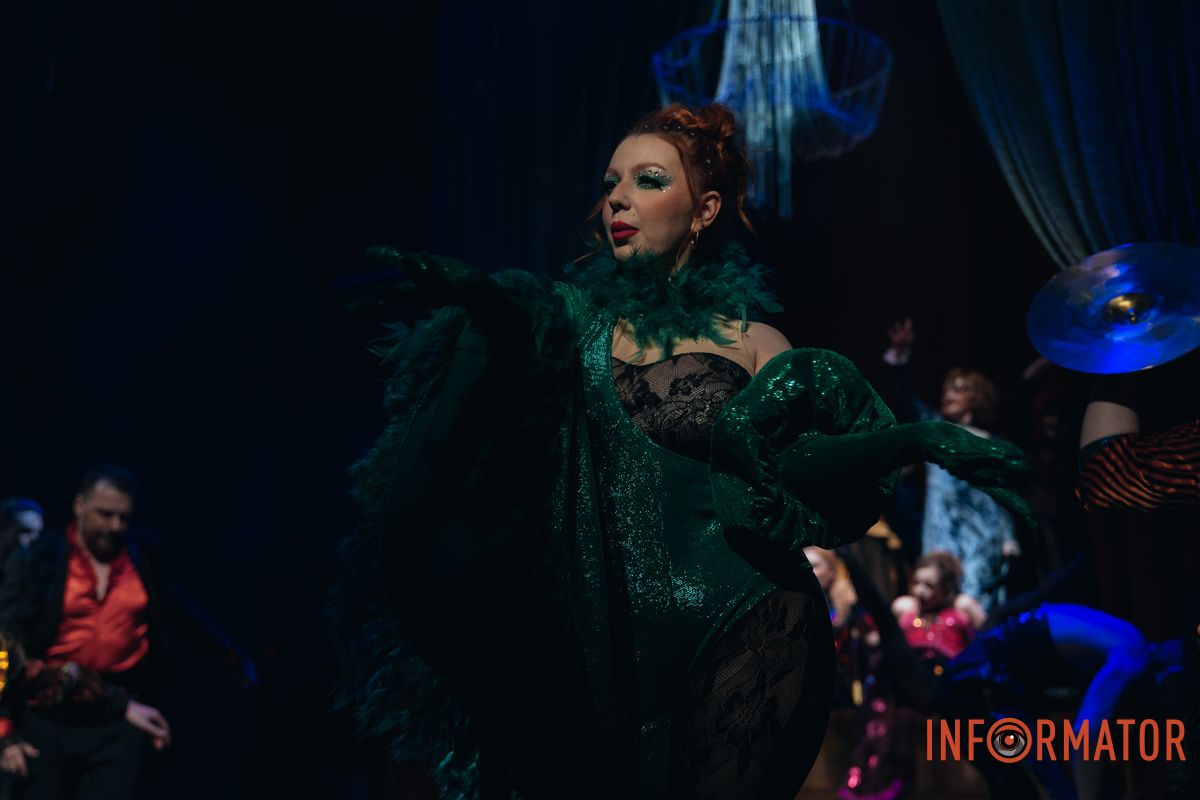 Танці, закулісні пригоди та гротеск: у дніпровському ДРАМіКОМі готують прем’єру вистави-кабаре «Шантрапа» 60