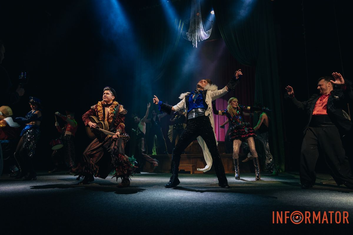 Танці, закулісні пригоди та гротеск: у дніпровському ДРАМіКОМі готують прем’єру вистави-кабаре «Шантрапа» 26