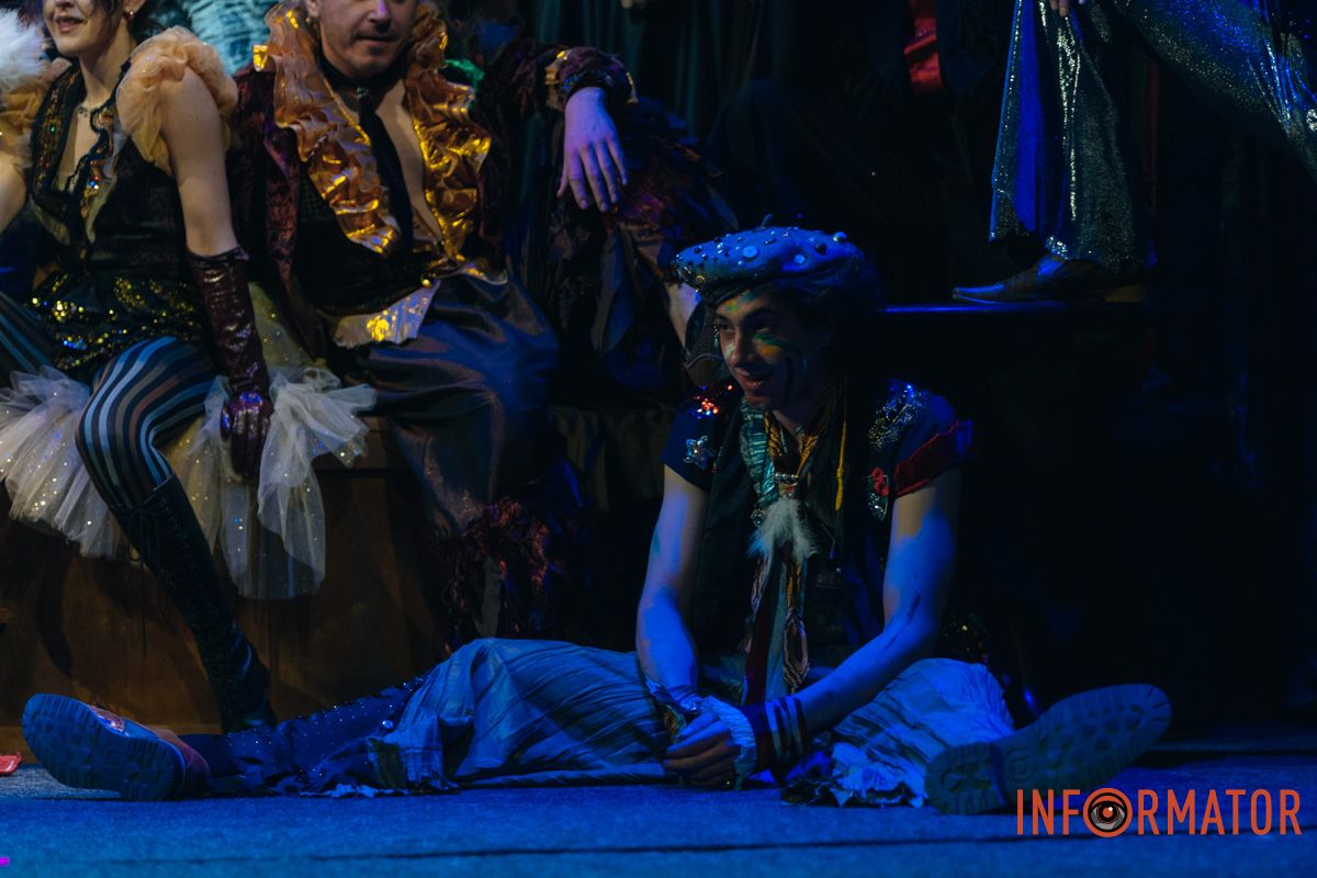 Дніпрян запрошують відвідати виставу