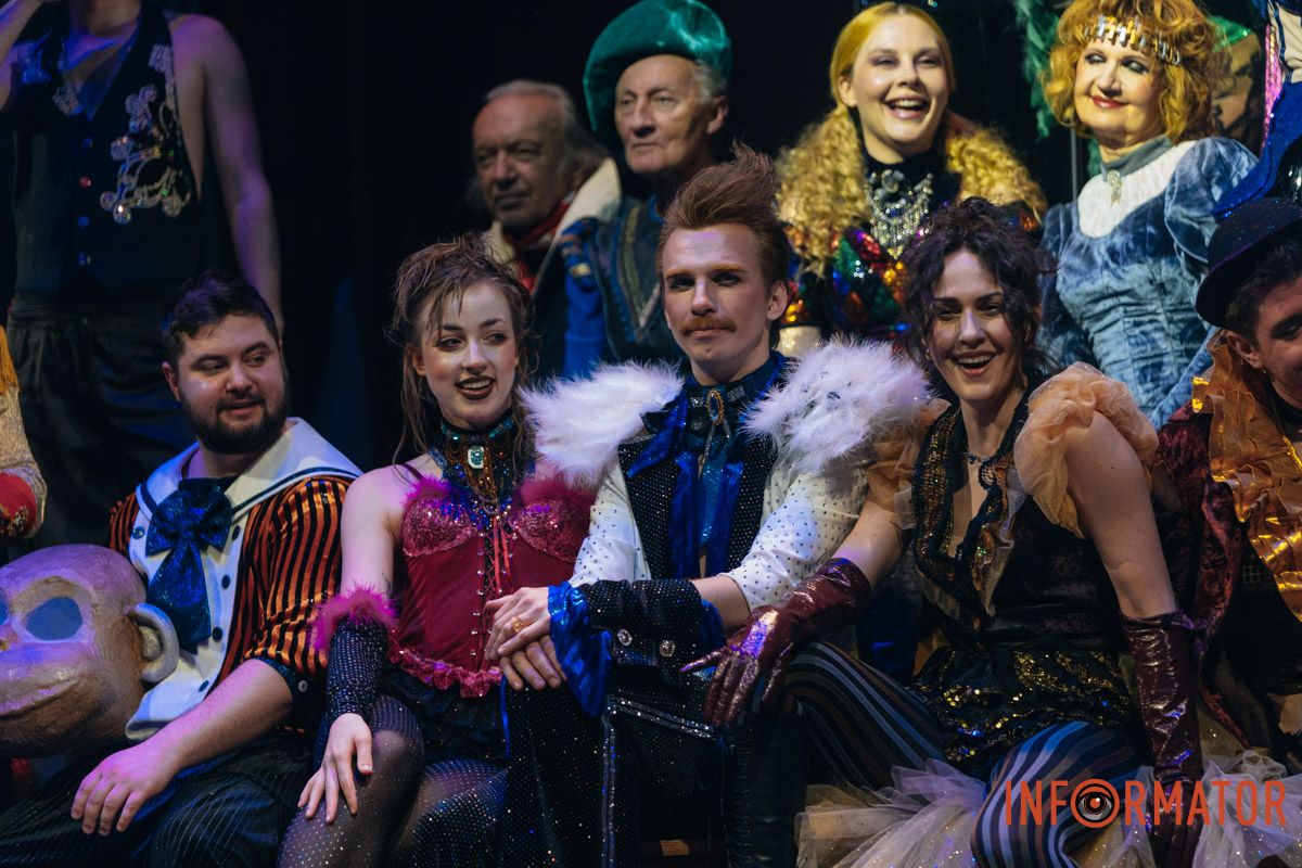 Танці, закулісні пригоди та гротеск: у дніпровському ДРАМіКОМі готують прем’єру вистави-кабаре «Шантрапа» 28