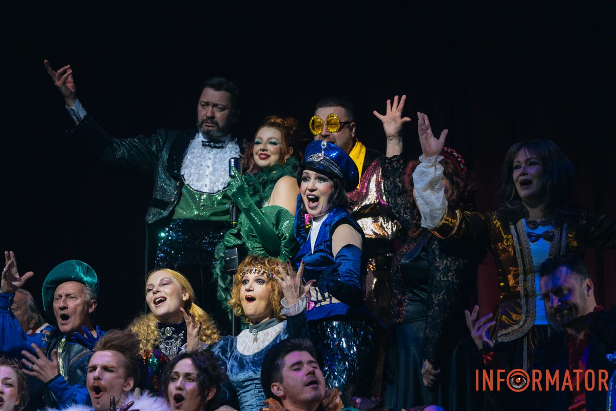 Танці, закулісні пригоди та гротеск: у дніпровському ДРАМіКОМі готують прем’єру вистави-кабаре «Шантрапа» 29