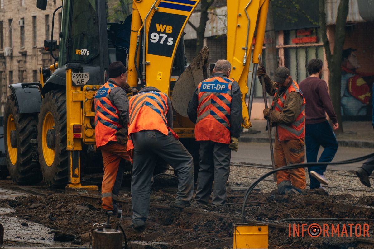 У Дніпрі перекрили вулицю Паторжинського: як курсує транспорт 28