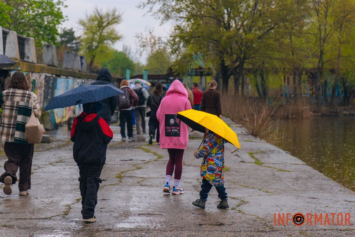 Разом вони прибирали берегову зону та наводили лад