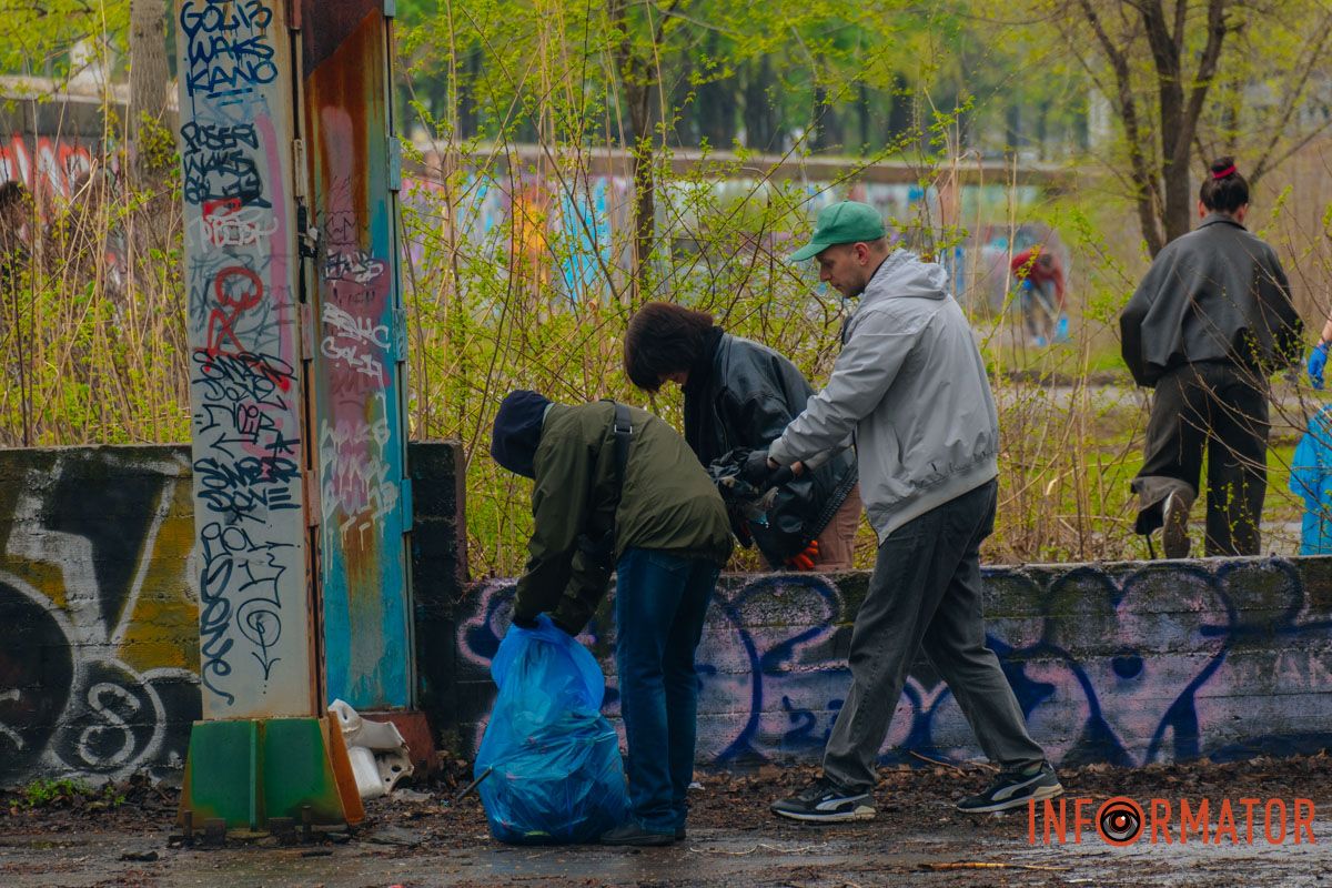 Прибираємо берег