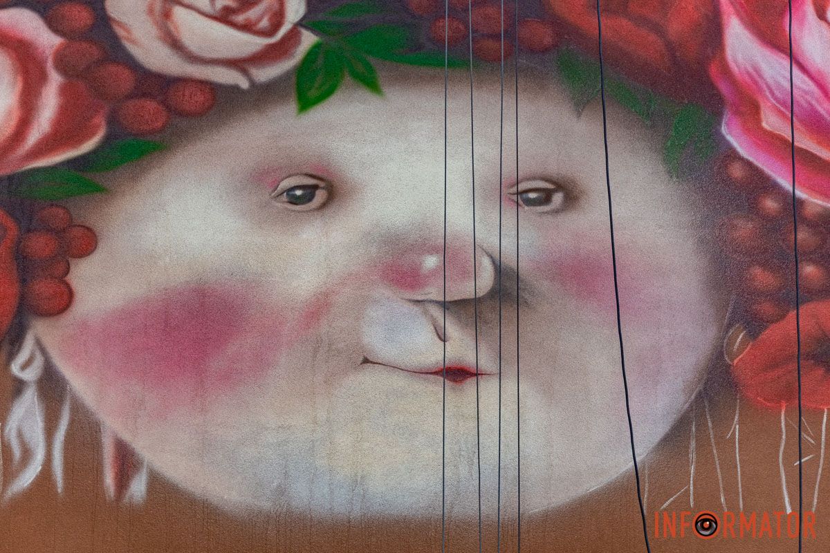 У Дніпрі відновлюють мурал «Дівчина з хлібцем і салом»: що вже зробили 2