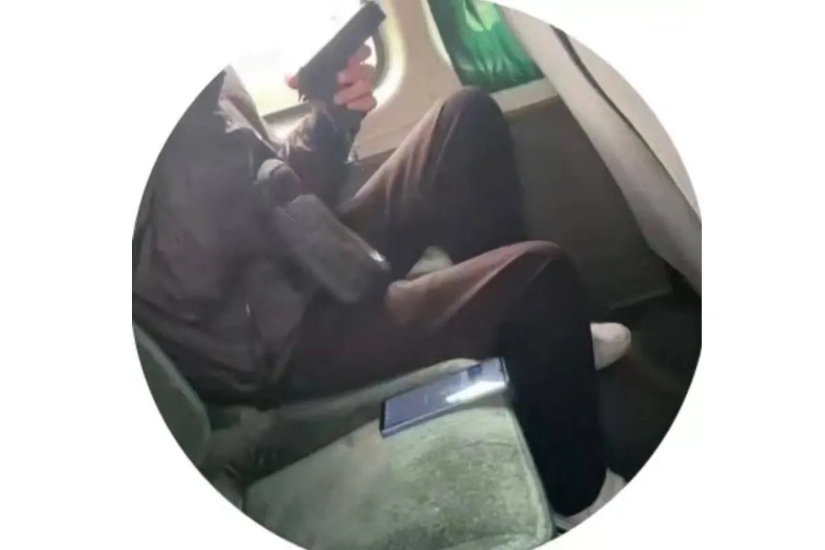 У соціальних мережах з’явилась інформація про те, що у Дніпрі чоловік їхав у маршрутці №90 із пістолетом