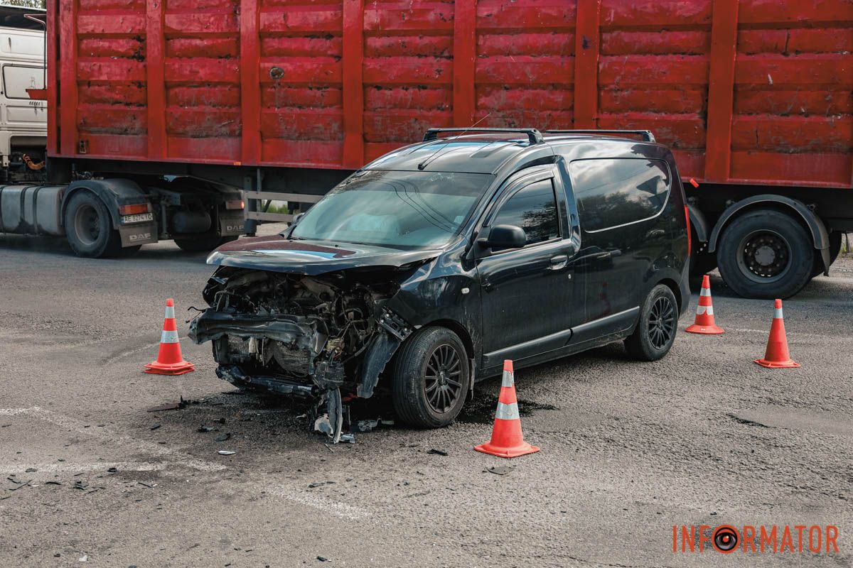 Машины развернуло от удара