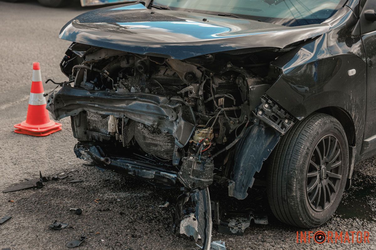 Там дорогу не поделили BMW и Renault