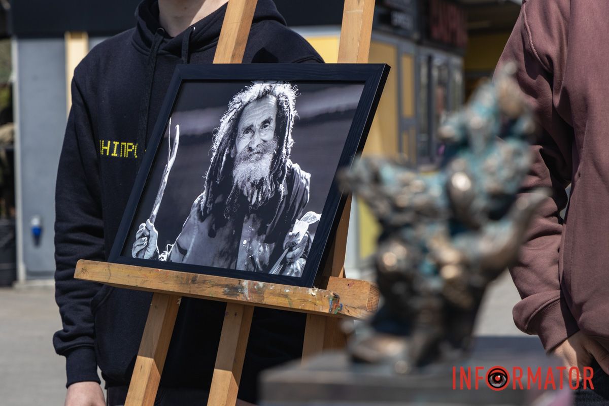 Її присвятили Олександру, відомому як “дніпровський Форест Гамп”