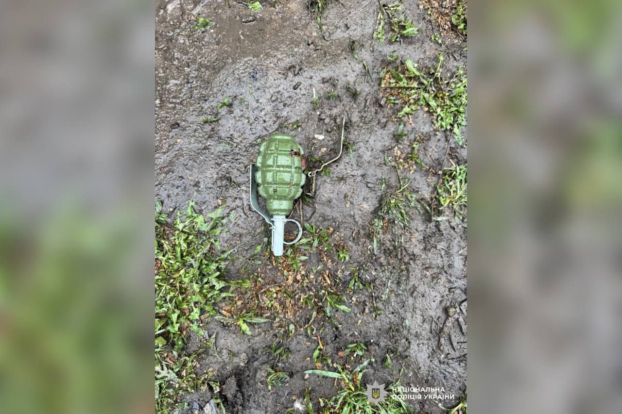 Мужчина находился в состоянии сильного алкогольного опьянения и заявлял, что имеет две гранаты.