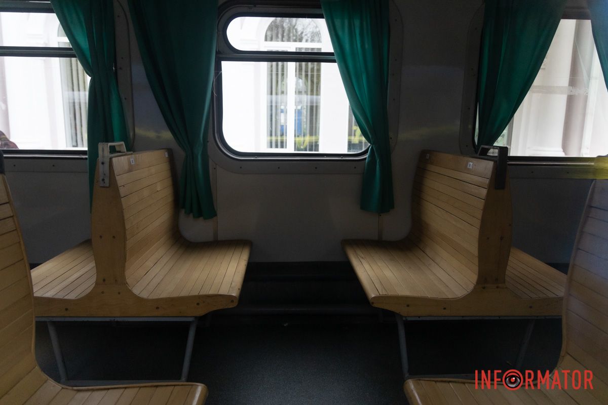 Так виглядає всередині вагончик