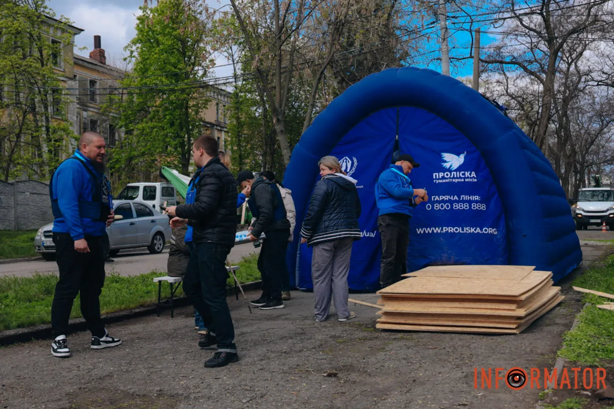 Як Дніпро оговтується після російської атаки 22 квітня: фоторепортаж Інформатора 13