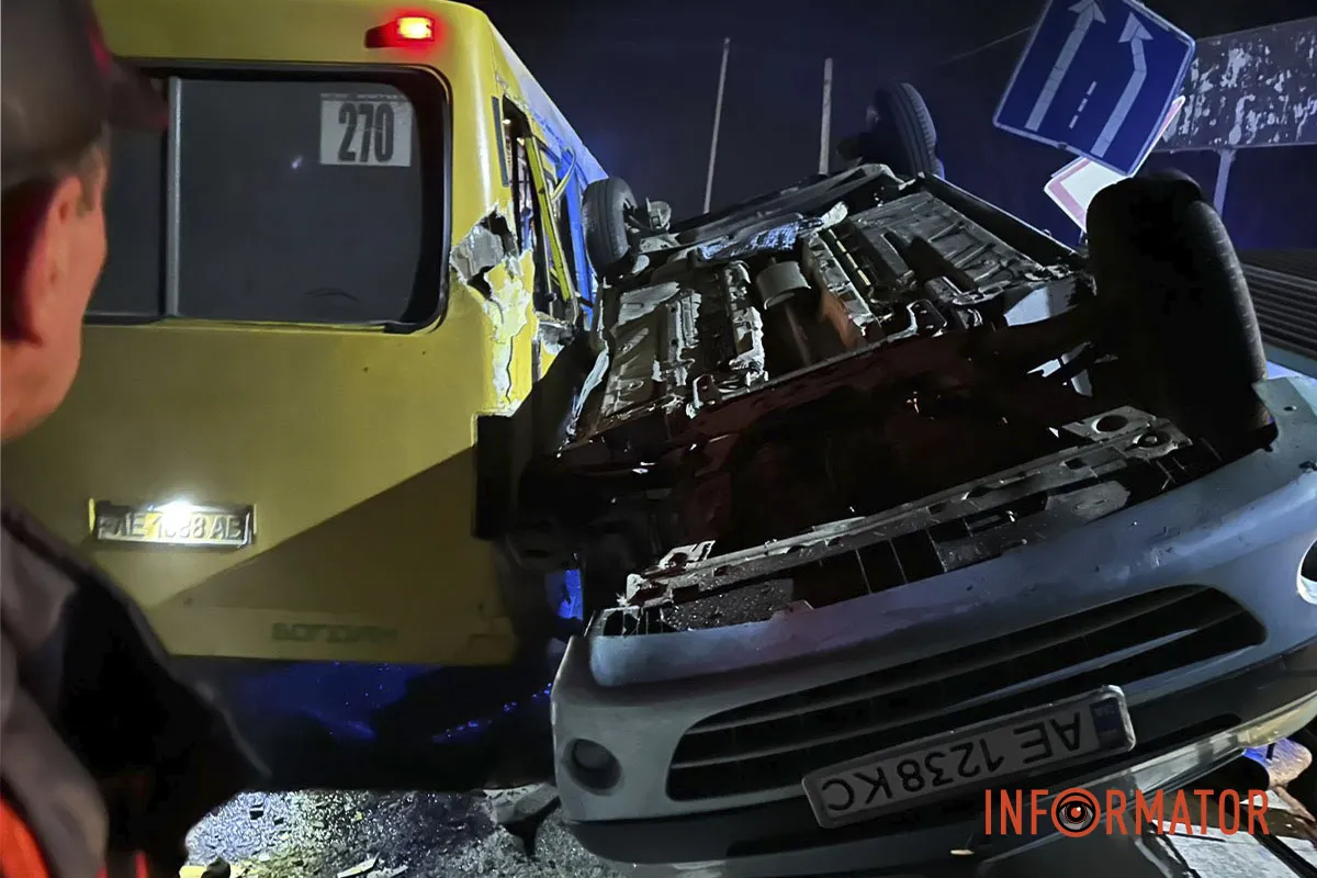 Потрощений автобус та перекинуті авто: неподалік від Дніпра сталися 2 серйозні ДТП 2