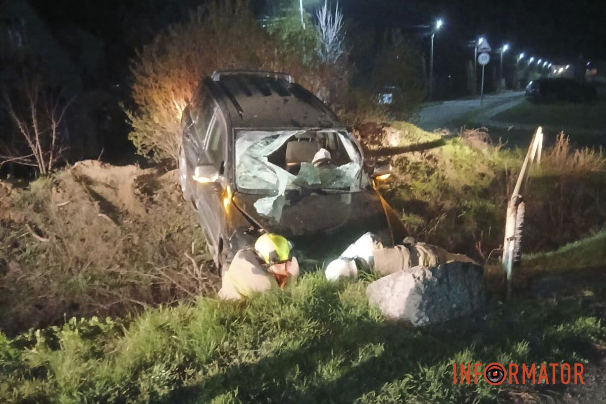 Потрощений автобус та перекинуті авто: неподалік від Дніпра сталися 2 серйозні ДТП 4